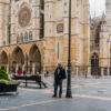 León