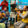 Riesenpaella zum Abendessen und handgemachte Musik