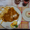 Hähnchenfilet mit Orangen-Soße und Reis. Chicken fillet with
