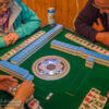 Abendessen und Spiele in Yunhe, Lishui, Zhejiang, China Abendessen und Spiele in Yunhe, Lishui, Zhejiang, China