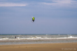 Photo by Alexander Schimmeck • Strand • Egmond aan ZeeEgmond aan Zee, Noord-Holland - Niederlande • GPS 52°38'55.884" N 4°37'29.568" E • alschim.de Egmond aan Zee, Niederlande