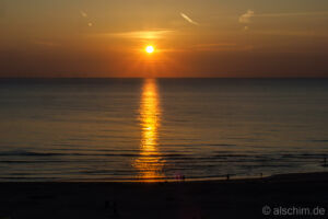 Photo by Alexander Schimmeck • Strand und Sonnenuntergang • Egmond aan Zee, Noord-Holland - Niederlande • GPS 52°37'15.0118" N 4°37'8.2536" E • alschim.de Egmond aan Zee, Niederlande