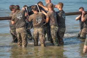 Photo by Alexander Schimmeck • Niederländische Soldaten beim Konditionstraining • Egmond aan Zee, Noord-Holland - Niederlande • GPS 52°37'45.1647" N 4°37'12.5755" E • alschim.de Niederländische Soldaten beim Konditionstraining