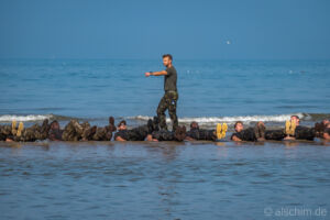 Photo by Alexander Schimmeck • Niederländische Soldaten beim Konditionstraining • Egmond aan Zee, Noord-Holland - Niederlande • GPS 52°37'45.1647" N 4°37'12.5755" E • alschim.de Niederländische Soldaten beim Konditionstraining