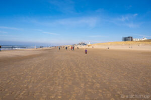 Photo by Alexander Schimmeck • Strand • Egmond aan ZeeEgmond aan Zee, Noord-Holland - Niederlande • GPS 52°36'25.2961" N 4°36'57.8254" E • alschim.de Egmond aan Zee, Niederlande